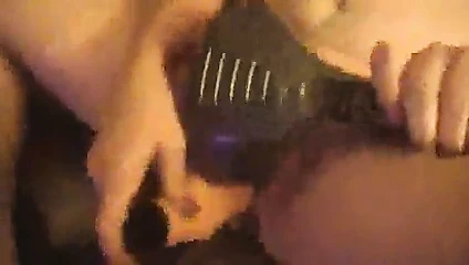 Vb yerli sürtük masturbates ile ona oyuncaklar