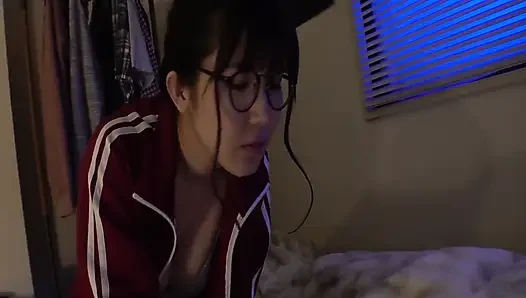 Deneyimsiz bir üvey kız kardeşten gece geç saatlerde sakso dersleri