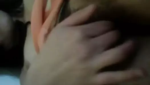 Preciosa latina Mexicana amateur joven y peluda se dedea