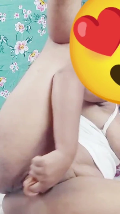 Şilpa bhabhi ne apni Choot ki nakle land se apni pyas bujai | Klip 1