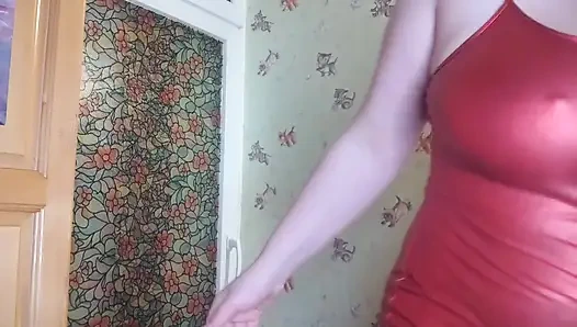 Üvey anne eve erken döndü ve şaşırdı, 1. gün