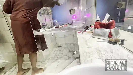 Bir oteli paylaştım ve bu oldu