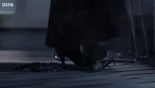 yüksek topuklu gözlüklü seksi milf