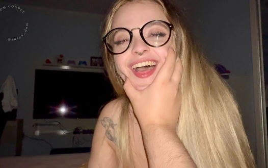 Gözlüklü ıslak bir sakso çektirdiğimde çılgın dom'un ne kadar gittiğini görmeye bayılıyorum