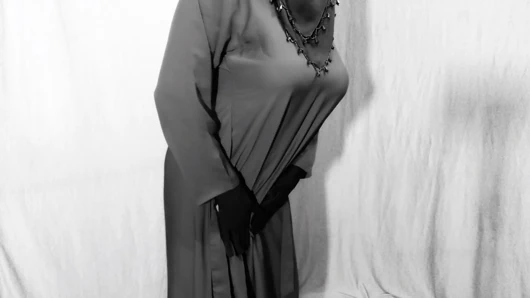 Hintli güzel tesettürlü Müslüman seksi yenge odanın içinde komşuyla seks yapıyor