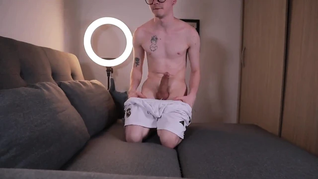 Sıkı götümü sert sikiyorum ve esnetiyorum