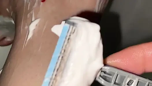 Kıllı bacaklar tıraş oluyor yakın çekim