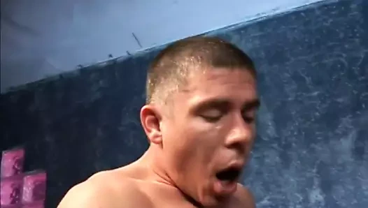 Büyük göğüslü milf kahrolası sert üzerinde kanepe