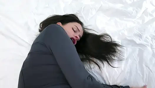 A esposa do meu amigo acabou por ser uma esposa sexual, me seduziu e me fez vagar nos peitos dela