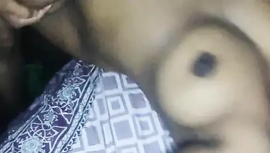 Ev hanımı koca seksi hintli kızı sikiyor