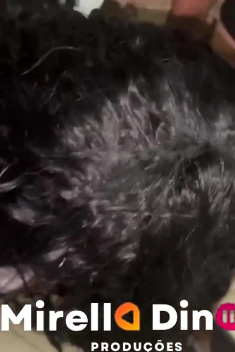 Doyumsuz dövme sanatçısı Mirella ve arkadaşı