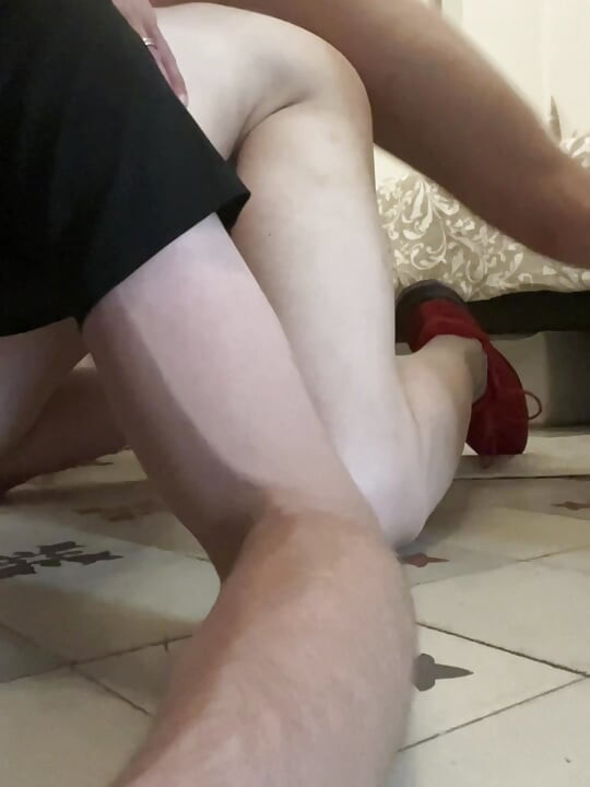 Buraya gel ve seni sikmeme izin ver kaltağım