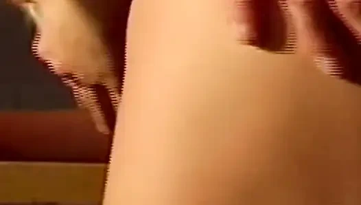 Sarkan rosebud yoğun anal esnetmeden sonra sırılsıklam