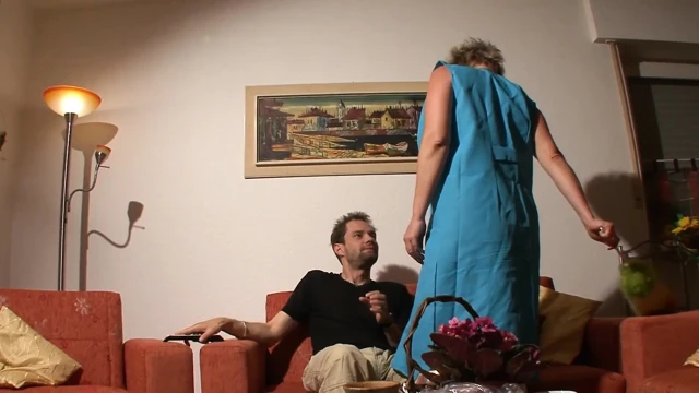 Çift porno izlerken sikişmeyi seviyor