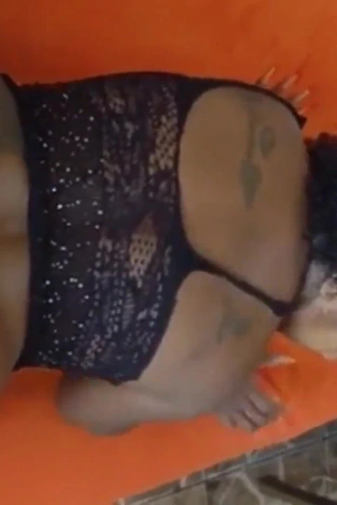 Üvey Annemin Güzel Poposu Babam Evde Yokken Komşundan Masaj Alıyor