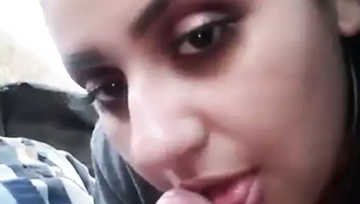Pakistan kız oral seks içinde araba