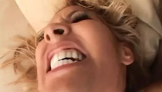 Büyük Creampie doldurur yukarı the sıkı kapmak arasında bu sıcak sarışın büyük baştankara sürtük