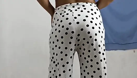 New York Abd'li 18 yaşındaki esmer büyük sarkık memeler üvey erkek kardeşinin büyük yarağını sikiyor