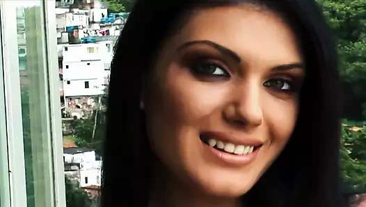 Otel odasında grup seks Roxy Panter'i örtülü ve tatmin ediyor