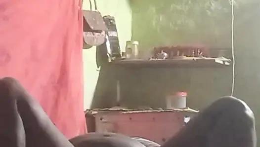 Gerçek Hintli hizmetçi uyandırılıp sikiliyor