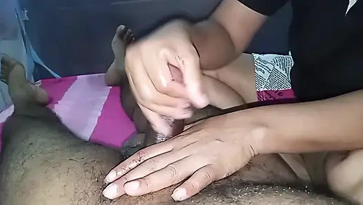 Şanslı koca yağlanıyor hızlı sert elle muamele gerçek evli kadın ev yapımı