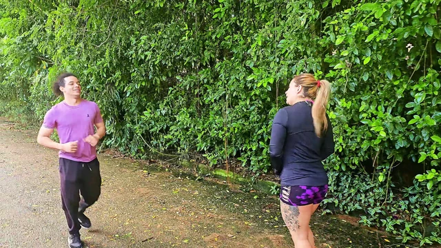 Я делаю экстра кардио с моей бегущей соседкой