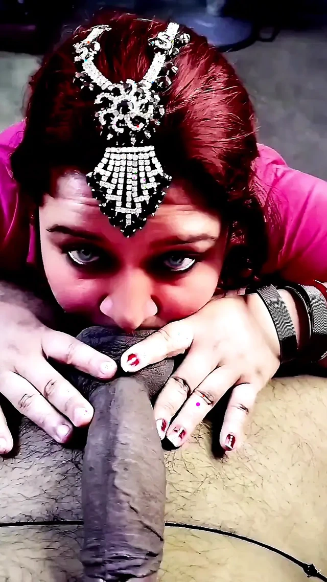 Hintli Bengalli güzel mavi gözlü evli kadın ofis patronuyla