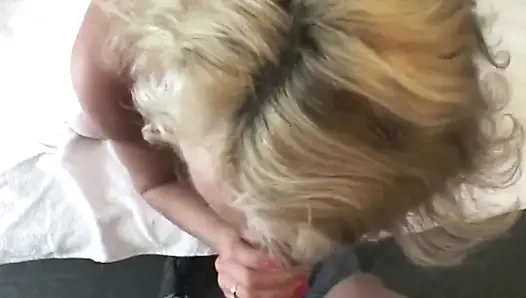 Olgun sarışın gırtlağına kadar zonklayan büyük zenci yarağı - kıllı amcık kenetleme orgazmı