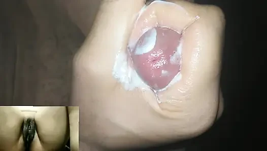 Kızlar görüntülü görüşmede mastürbasyon yapıyor
