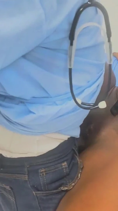 Kapalı kapılı konsültasyon, doktor beni sütle dolu bıraktı | Klip 2
