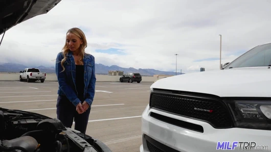 Milftrip - doğal memeli orta yaşlı seksi kadın Pristine Edge sekse olan minnettarlığı gösteriyor