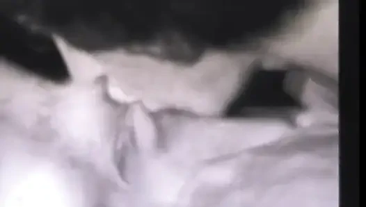 Klasik yalama kıllı amcık sikişi