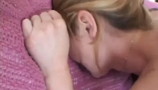 Sarışın orospu analiz edilirken çığlık atıyor