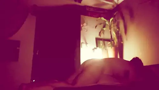 Mamo recibiendo una buena copgida boca abajo