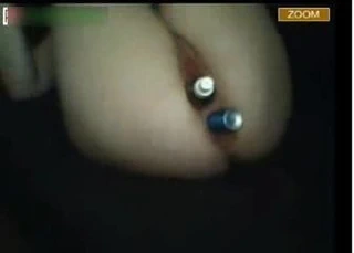 Mais uma safada que gosta de meter coisas na bunda