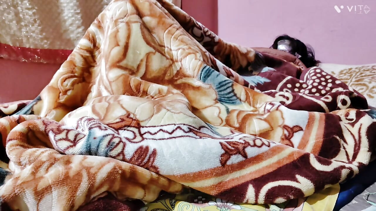 Kız arkadaş ve erkek arkadaş viral videoda sikişiyor