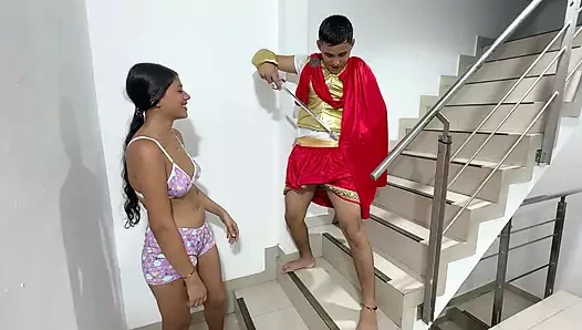 Üvey erkek kardeşim bana zengin sıkı amcığımı iyi bir sikişme karşılığında büyük kılıcını nasıl kullanacağımı öğretiyor.