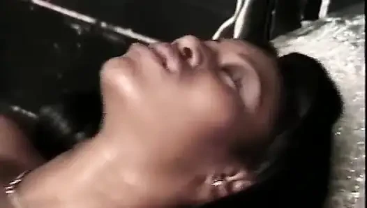 Büyük memeli zenci kız amında büyük beyaz yarağı seviyor