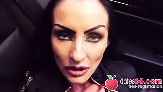 Riskli halka açık seks: ateşli esmer orta yaşlı seksi kadın