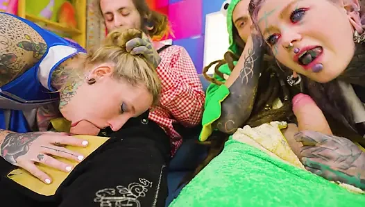 Sürtük kızlar 2'ye 2 dp - boğaz ve göt birlikte dölleniyor