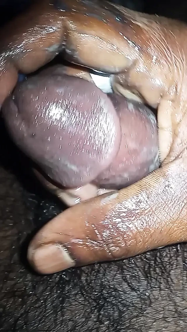 Üvey oğul büyük bir süt fışkırtarak üvey annesinin ağzına masaj yapıyor
