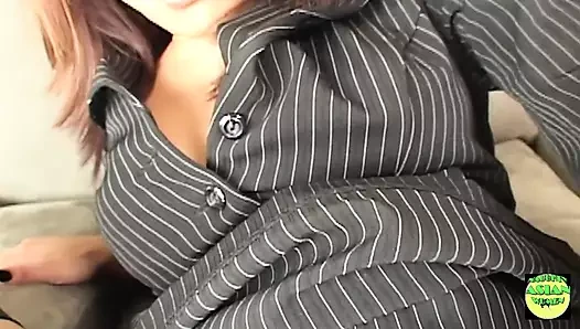 Tombul minx Annie Cruz döllenene kadar iki yarakla sert anal üçlü seks yapıyor