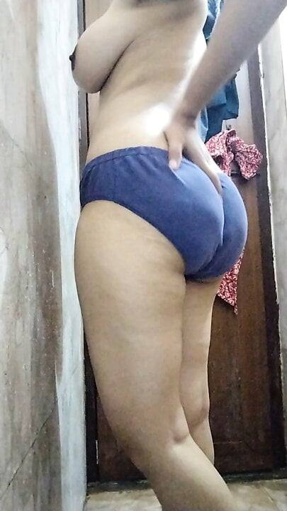 Nahate hue mosi ko nangi dekha hot desi sex