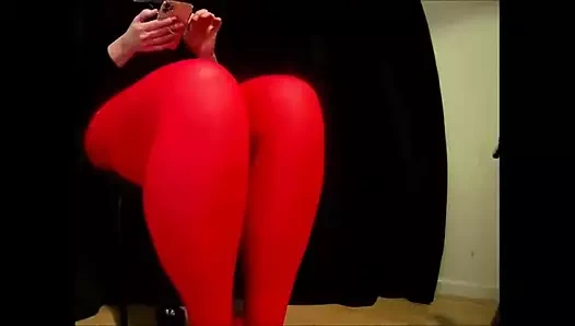 Kırmızı külotlu çorap.