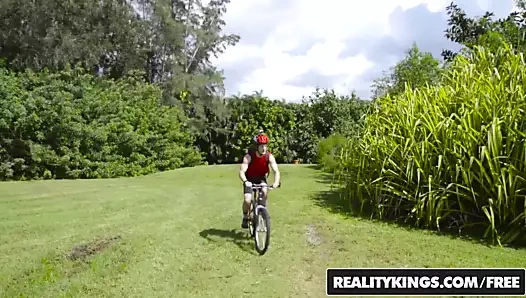 Realitykings - orta yaşlı seksi kadın avcısı - gıdıklanmış pembe