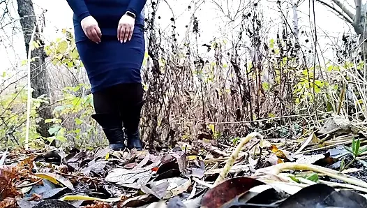 Gece elbisesi, olgun bir idrarın önüne geçmez