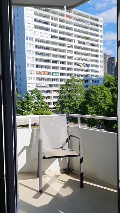 Otel koridorunda ve balkonda meydan okuyor | Klip 1
