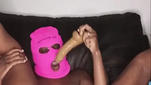 Büyük dildo ile amımı sikiyorum inleyen orgazmlar
