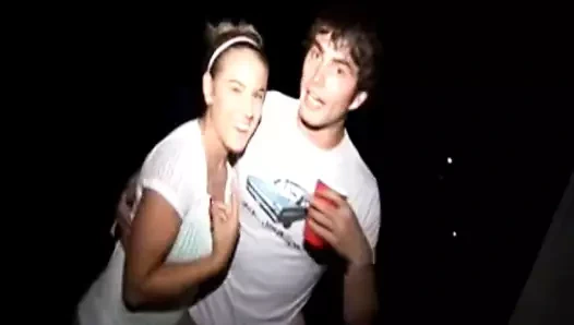 Busty kolej sikme genç gets berbat