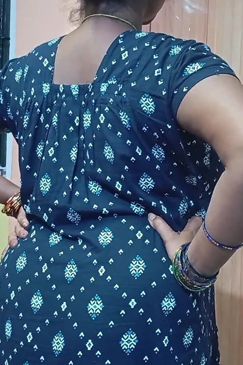 Hintli büyük memeli teyze yürüyüşü